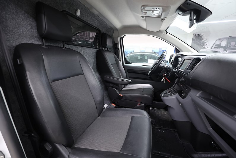 Peugeot e-Expert 75 136hk *Kampanj!* L2 V-inrett Drag MOMS