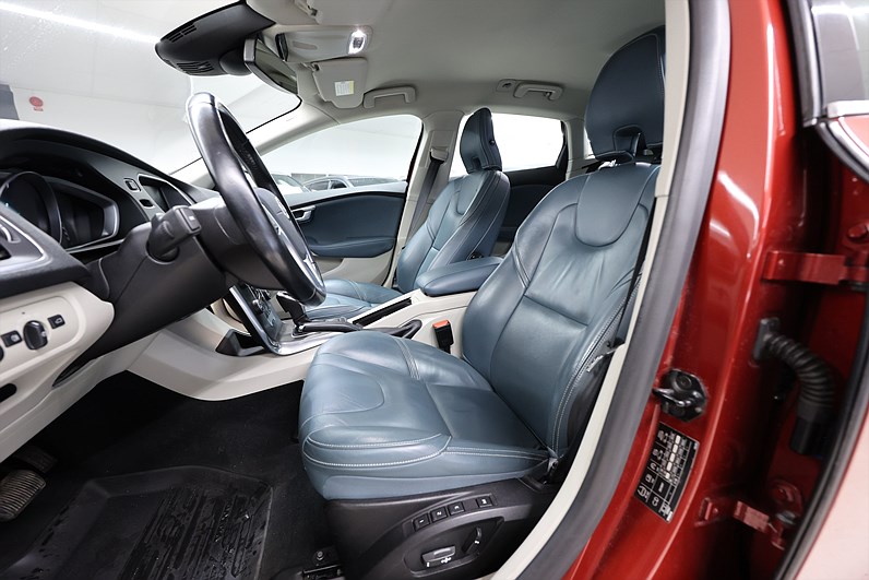 Volvo V40 D3 150hk Aut Summum Teknik Pkt Skinn Värmare