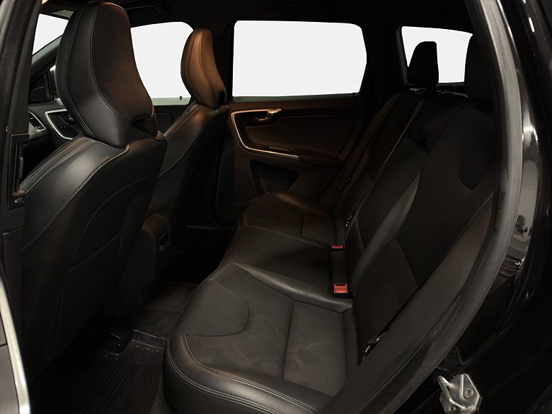 Volvo XC60 D4 AWD Polestar Navi Drag Värmare 2016, svart – bild 17 av 23, begagnad hos Niber i Järfälla