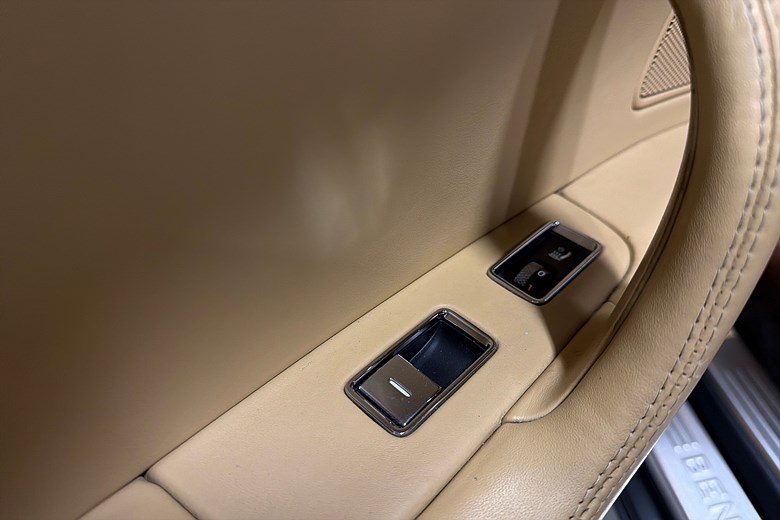 Flying Spur L 6.0 W12 AWD, 560hk, 2006, Unik 2006, svart – bild 25 av 26, begagnad hos Niber i Järfälla