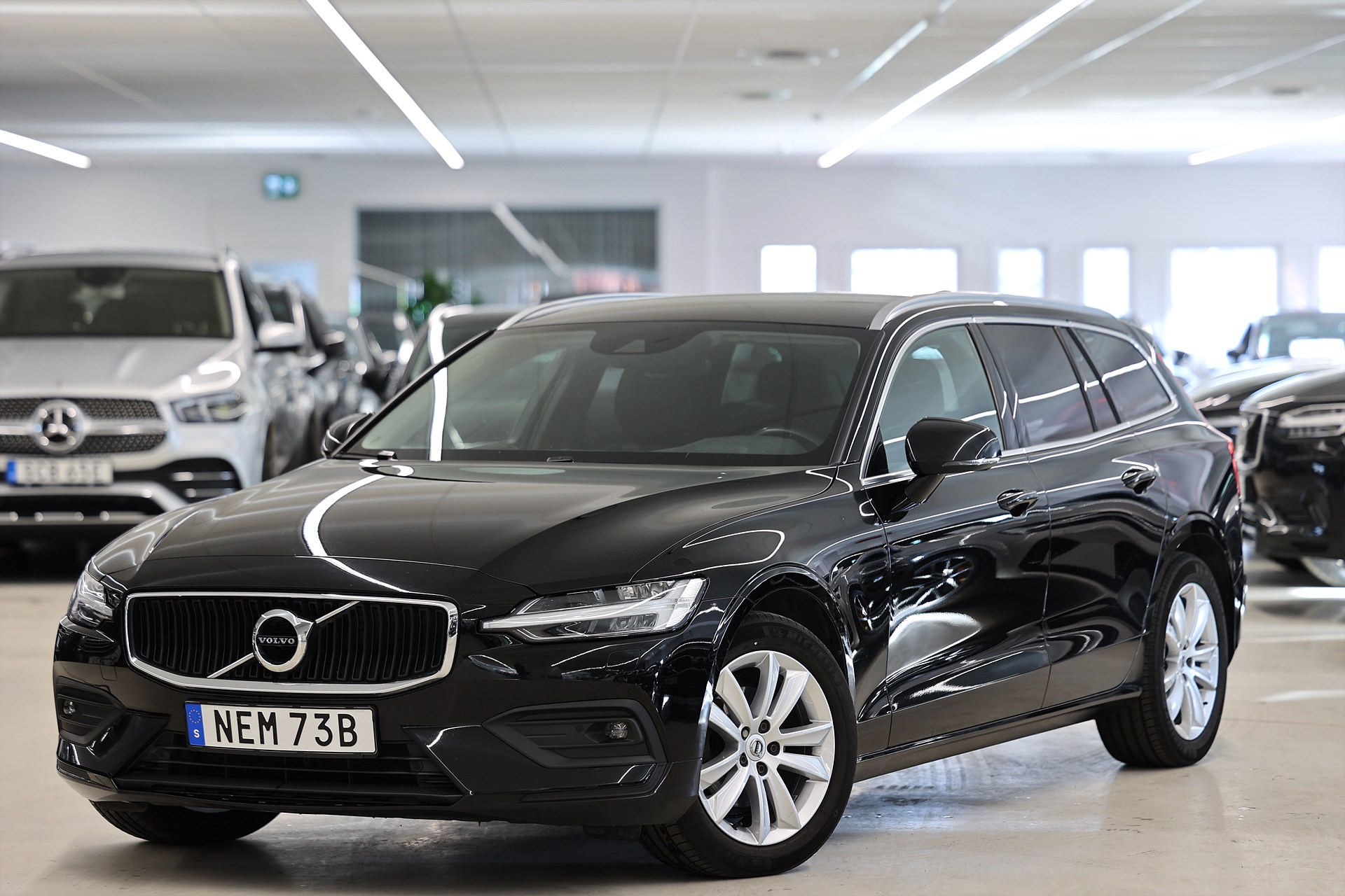 Volvo V60 B4 197hk Momentum B-kamera Keyless Drag VOC MOMS