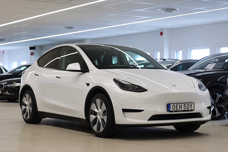 Tesla Model Y Standard Range 299hk Pano Läder Navi Drag B-Kamera