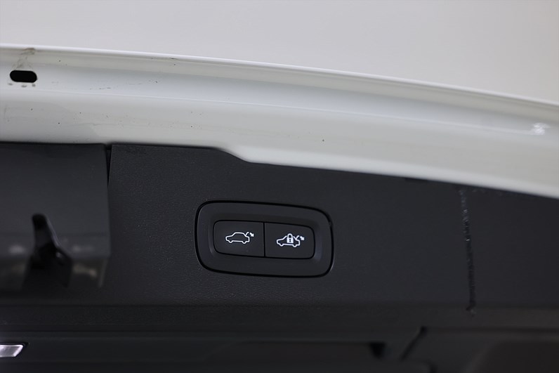 Volvo V60 Recharge T6 AWD 350hk Core Drag B-kamera Keyless