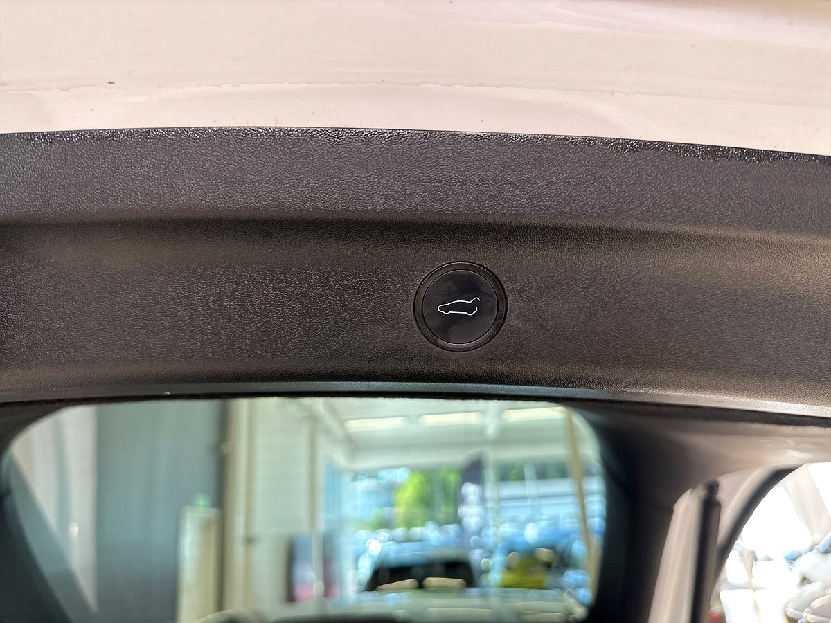 Tesla Model Y – bild 8