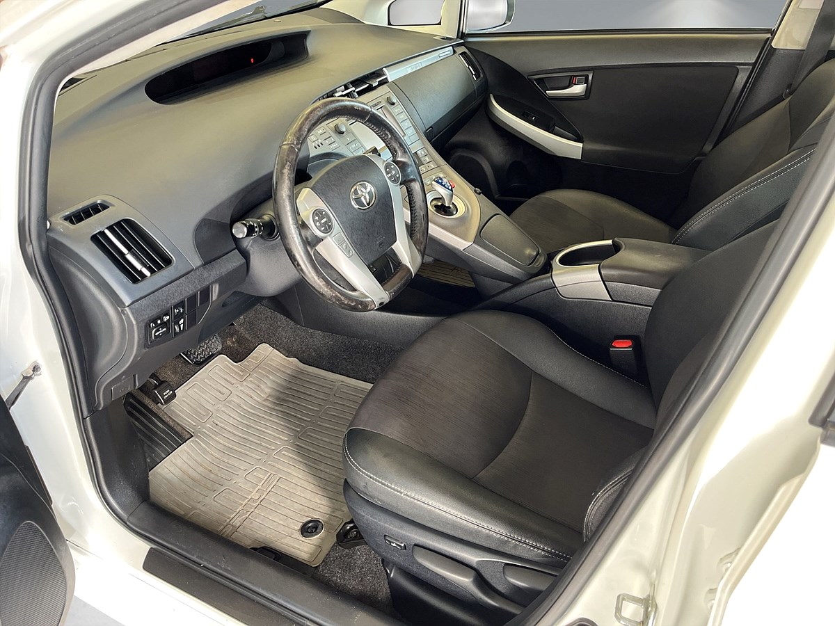 Toyota Prius Plug-in Hybrid 1.8 VVT-i + 3JM Plug-in CVT, 136hk, 2014
