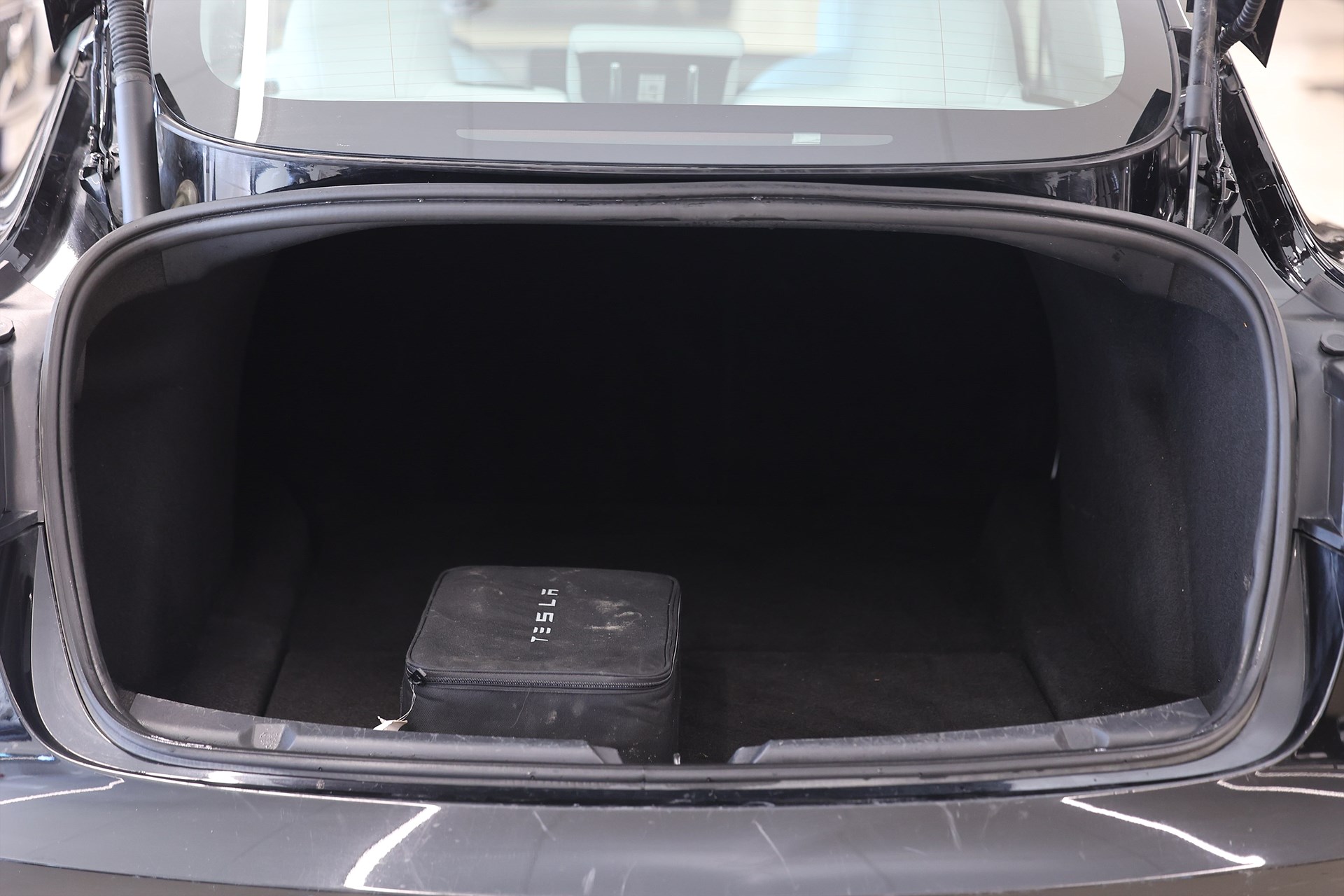 Tesla Model 3 Long Range AWD 440hk AP Pano Läder Navi Drag