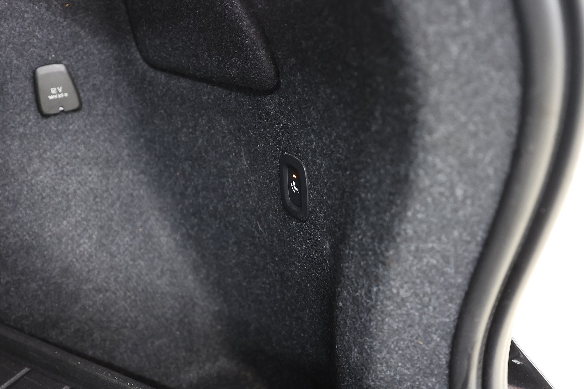 Volvo XC40 Recharge T4 211hk R-Design H/K Pano