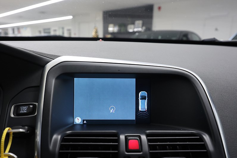 Volvo XC60 D4 190hk *Hjulkampanj!* R-Design Navi PDC Drag Värmare Drag