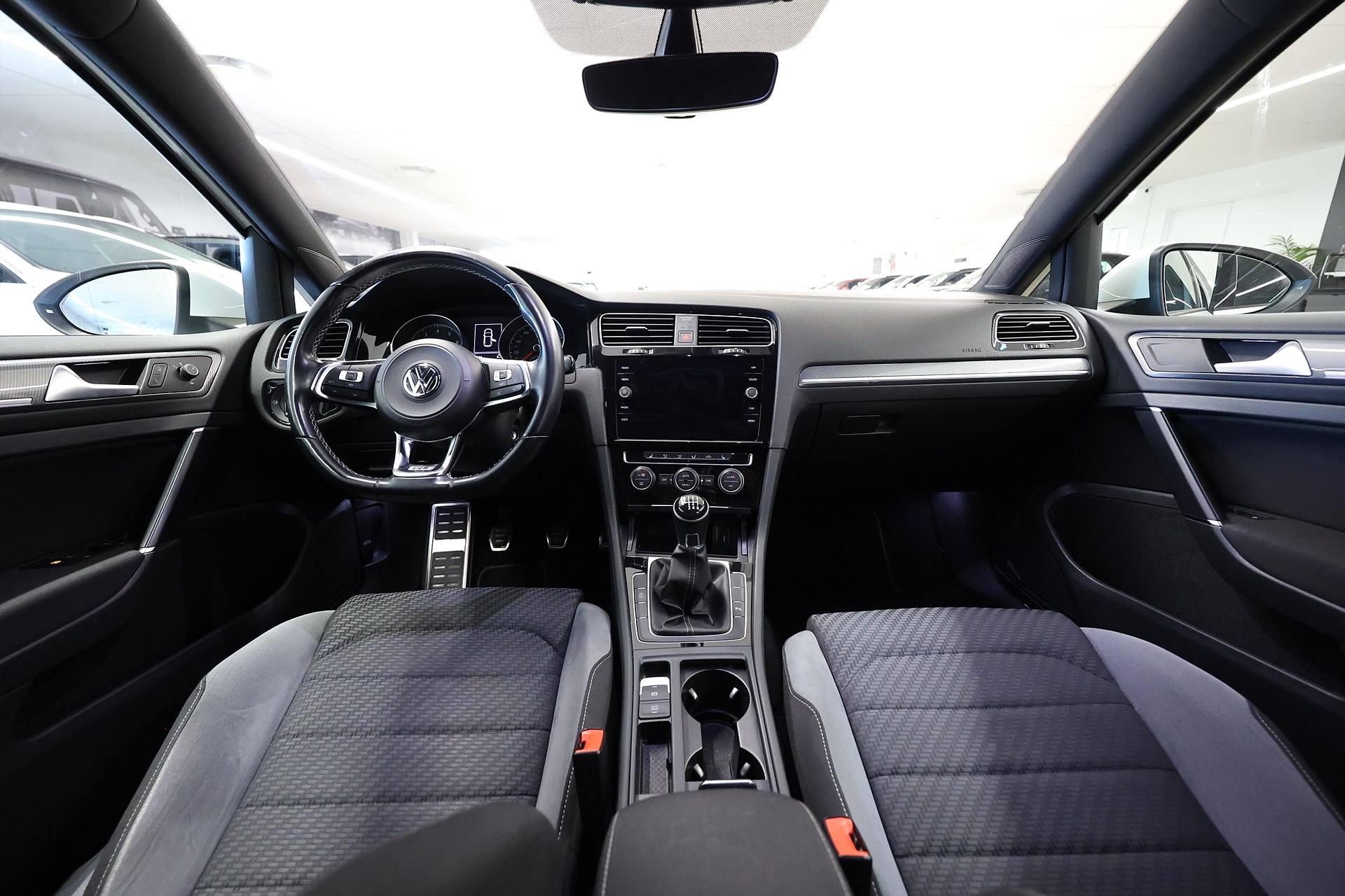 Volkswagen Golf 5-dörrar 1.5 TSI 150hk R Line CarPlay PDC