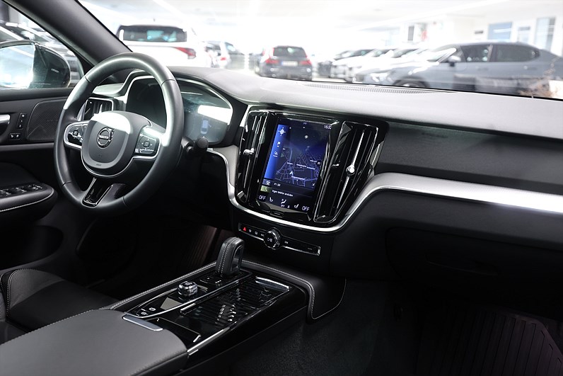 Volvo S60 Recharge T8 AWD 456hk R-Design H/K Drag
