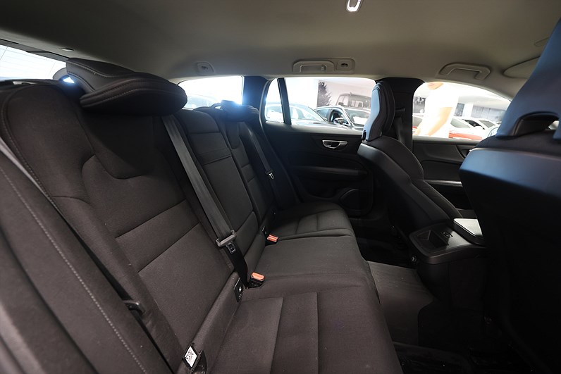 Volvo V60 D4 AWD 190hk *Hjulkampanj!* Momentum Drag
