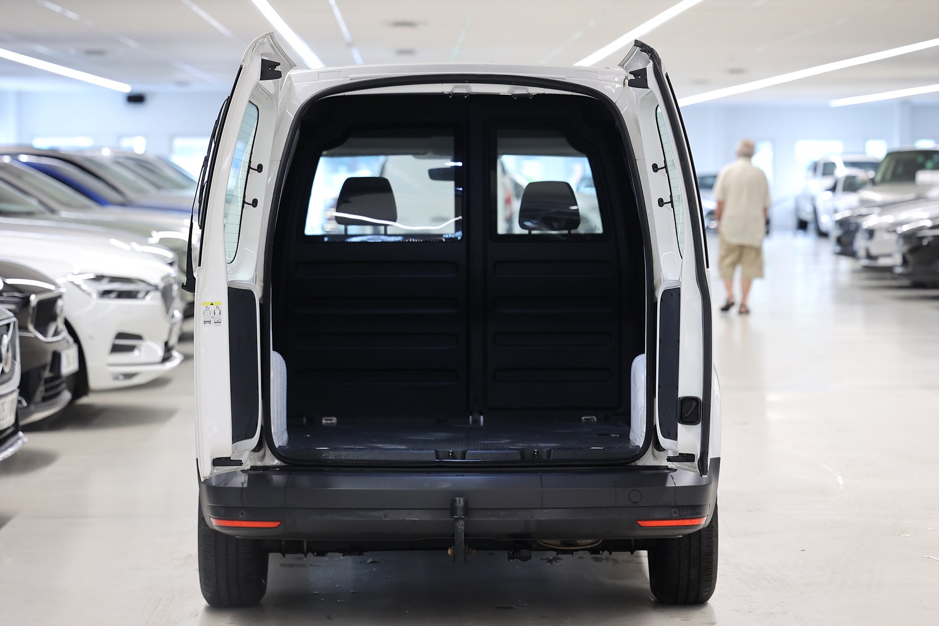Volkswagen Caddy 2.0 TDI Värmare Carplay Drag LEASBAR