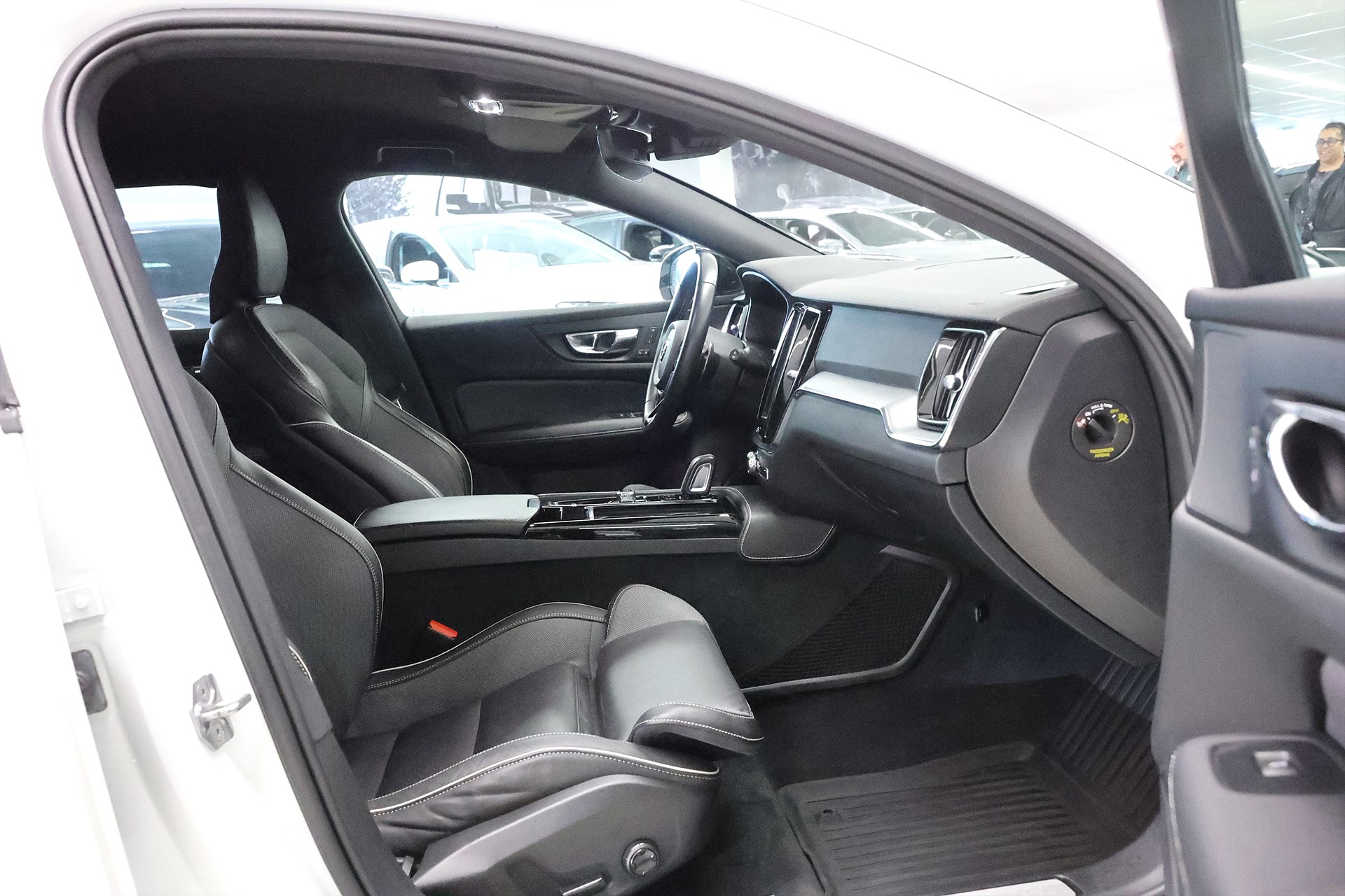 Volvo V60 Recharge T6 AWD 340hk R-Design B-kamera Värmare