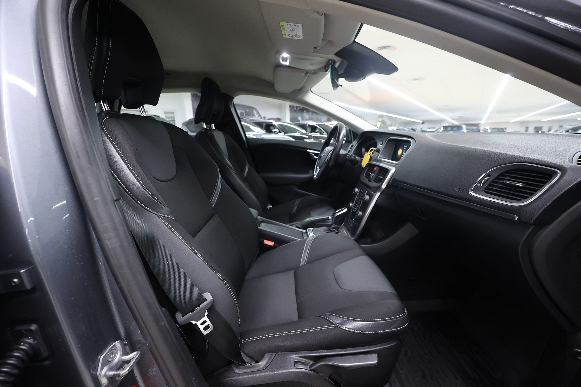 Volvo V40 D3 150hk *Hjulkampanj!* Momentum Drag Värmare