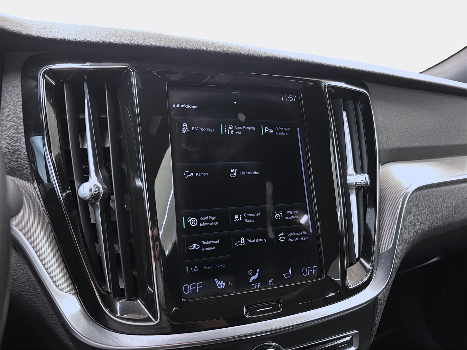 Volvo S60 Recharge T8 392hk R-Design Navi CarPlay B-Kamera