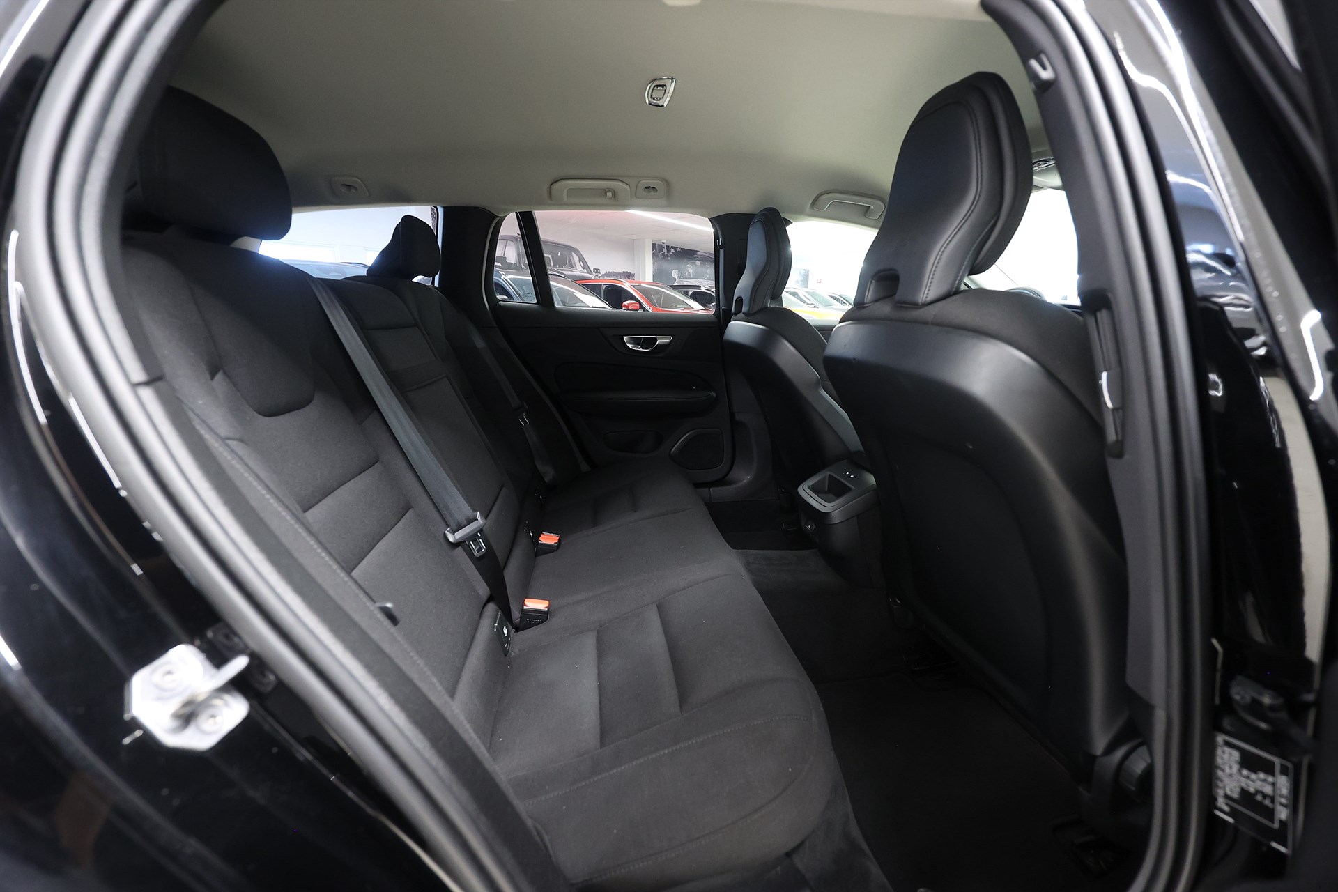 Volvo V60 B4 Cross Country 197hk *Hjulkampanj!* Momentum H/K