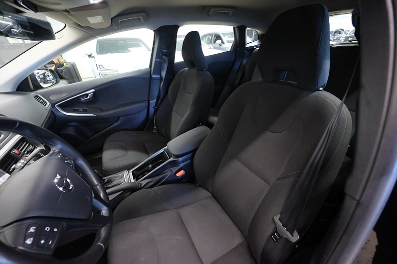 Volvo V40 D2 120hk Aut Värmare PDC Bluetooth
