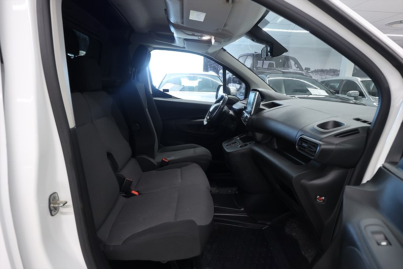 Peugeot e-Partner 136hk L2 V-Inrett Drag Värmare Navi CarPlay MOMS