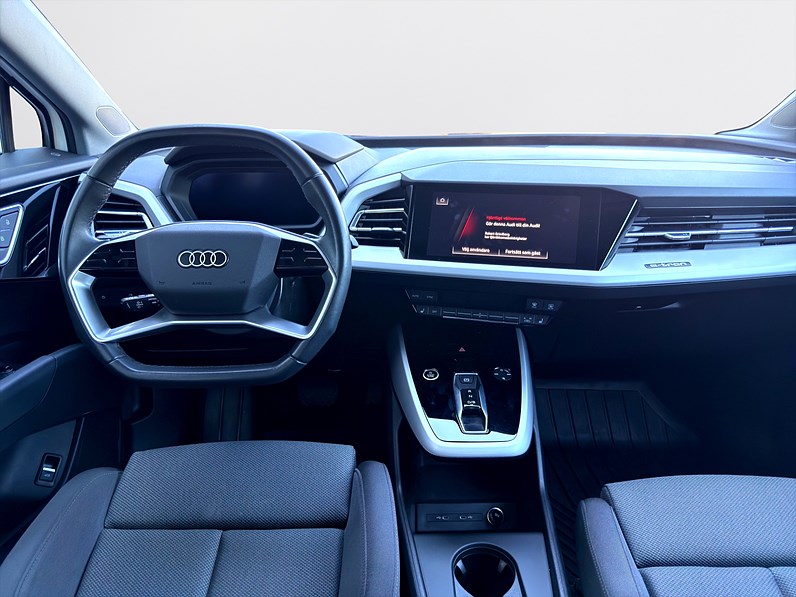 Audi Q4 40 e-tron 204hk Comfort CarPlay Värmare Drag PDC