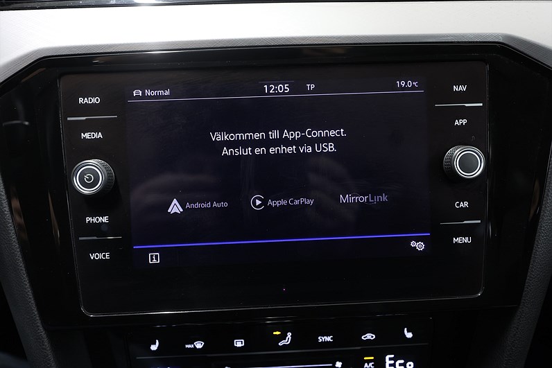 Volkswagen Passat SC 1.4 TSI 218hk *Hjulkampanj!* GTE Värmare Navi Drag MOMS