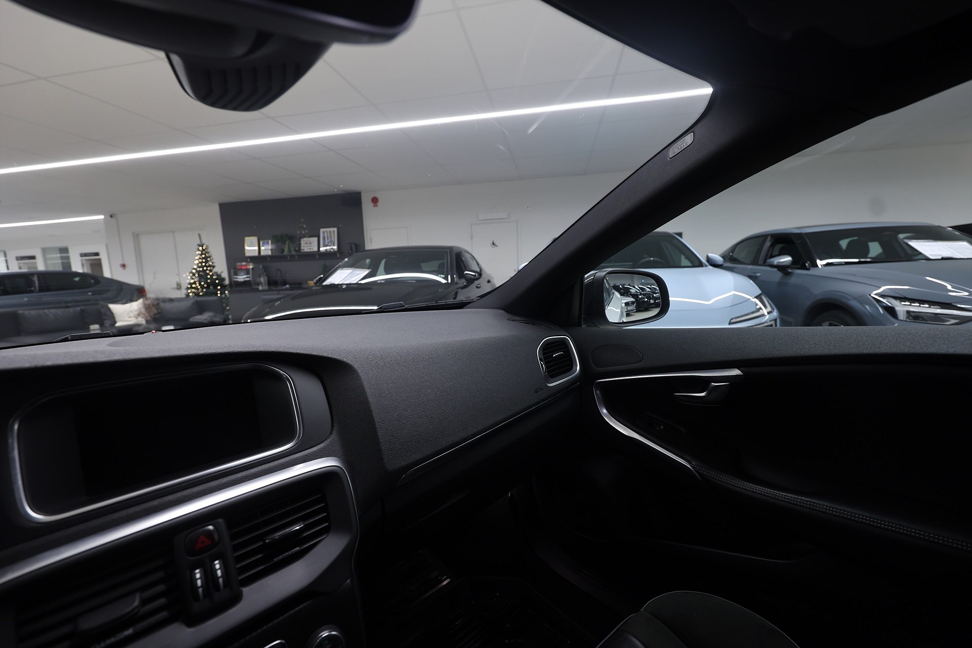 Volvo V40 D2 120hk R-Design PDC LED Farth Bluetooth