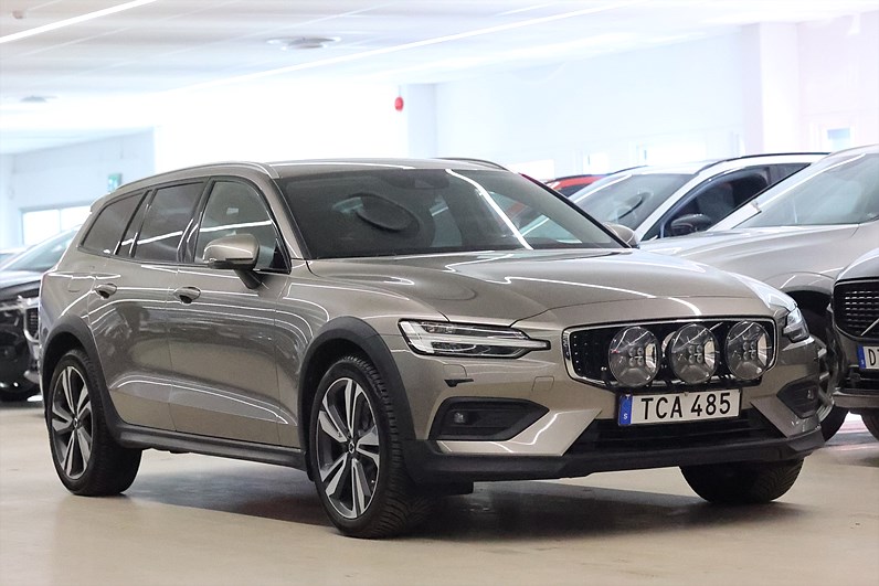 Volvo V60 Cross Country B4 AWD 197hk Momentum H/K Drag
