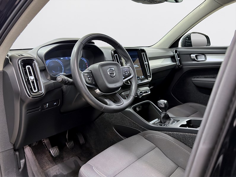 T2 Manuell 129hk Momentum PDC CarPlay