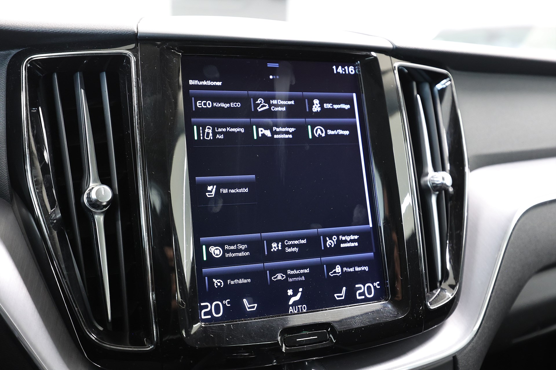 Volvo XC60 B4 AWD 197hk Advanced Edt Drag Värmare VOC MOMS