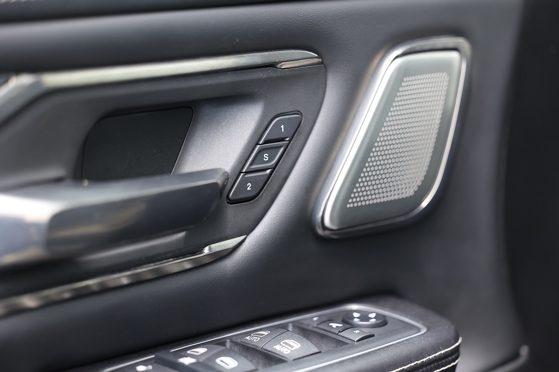 Dodge Ram 5.7 V8 Limited Webasto Rambox Bakflip MOMS