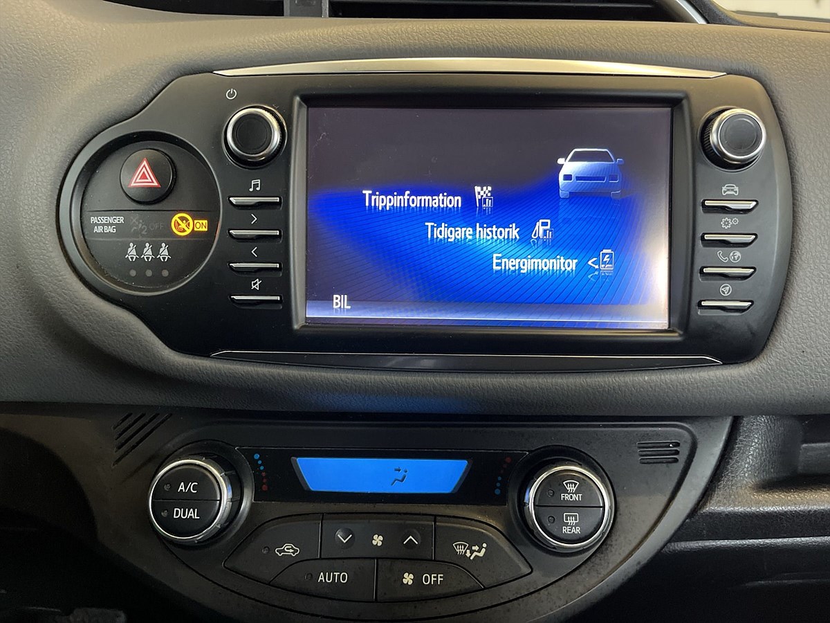 Toyota Yaris Hybrid e-CVT, 101hk, 2017