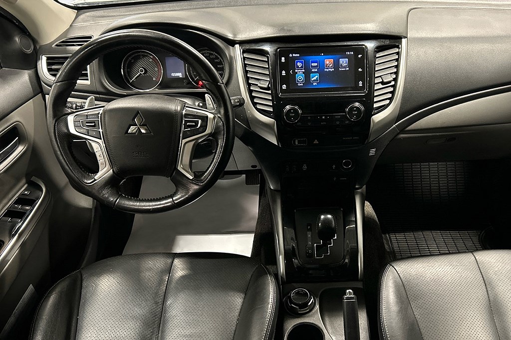 Mitsubishi L200 Dubbelhytt 2.4 DI-D 4WD Drag Kåpa Skinn Kamera MOMS 181hk – bild 8 av 9