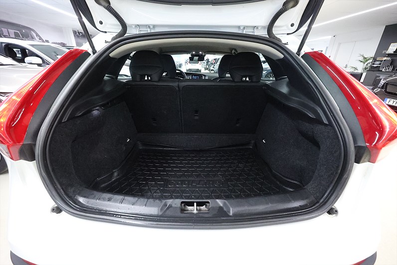 Volvo V40 Cross Country D2 120hk Momentum Navi Bluethooth PDC