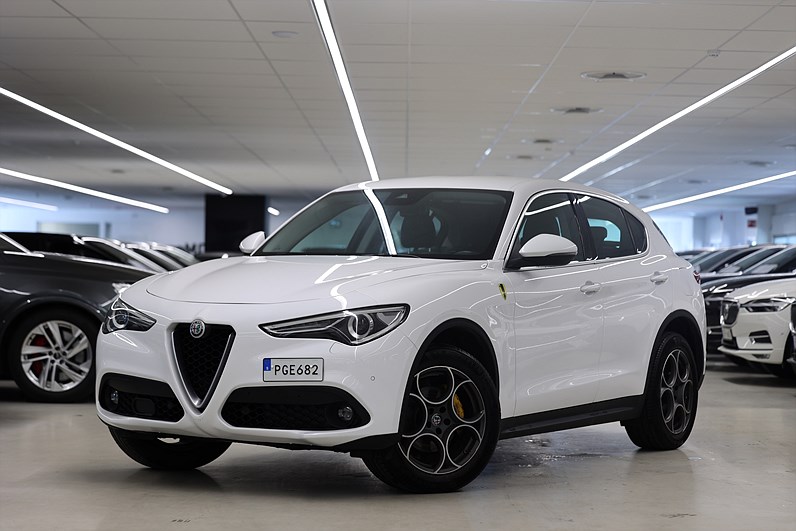 Alfa Romeo Stelvio 2.2 D 210hk AWD Super Keyless B-Kamera Drag