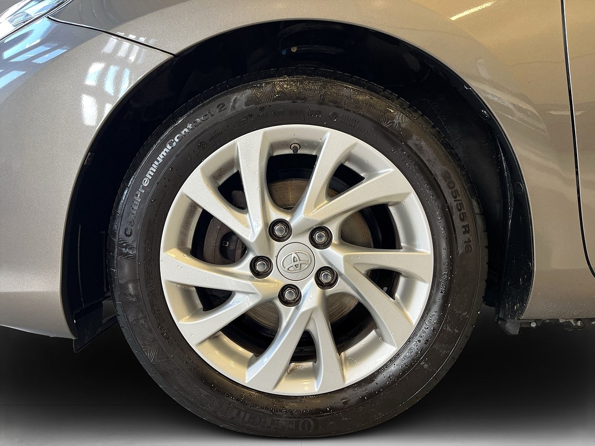 Toyota Auris Hybrid e-CVT, 136hk, 2017