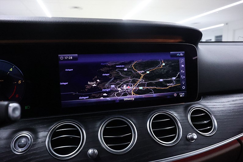 Mercedes-Benz E 220 T d 194hk Avantgarde HUD 360 Drag Läder