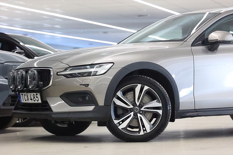 Volvo V60 Cross Country B4 AWD 197hk Momentum H/K Drag