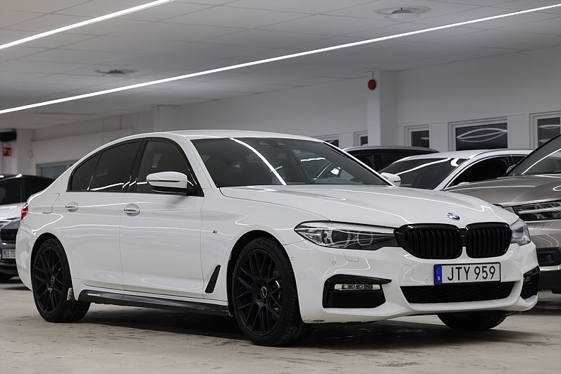 BMW 530i Sedan 252hk M Sport Shadow HiFi Drag