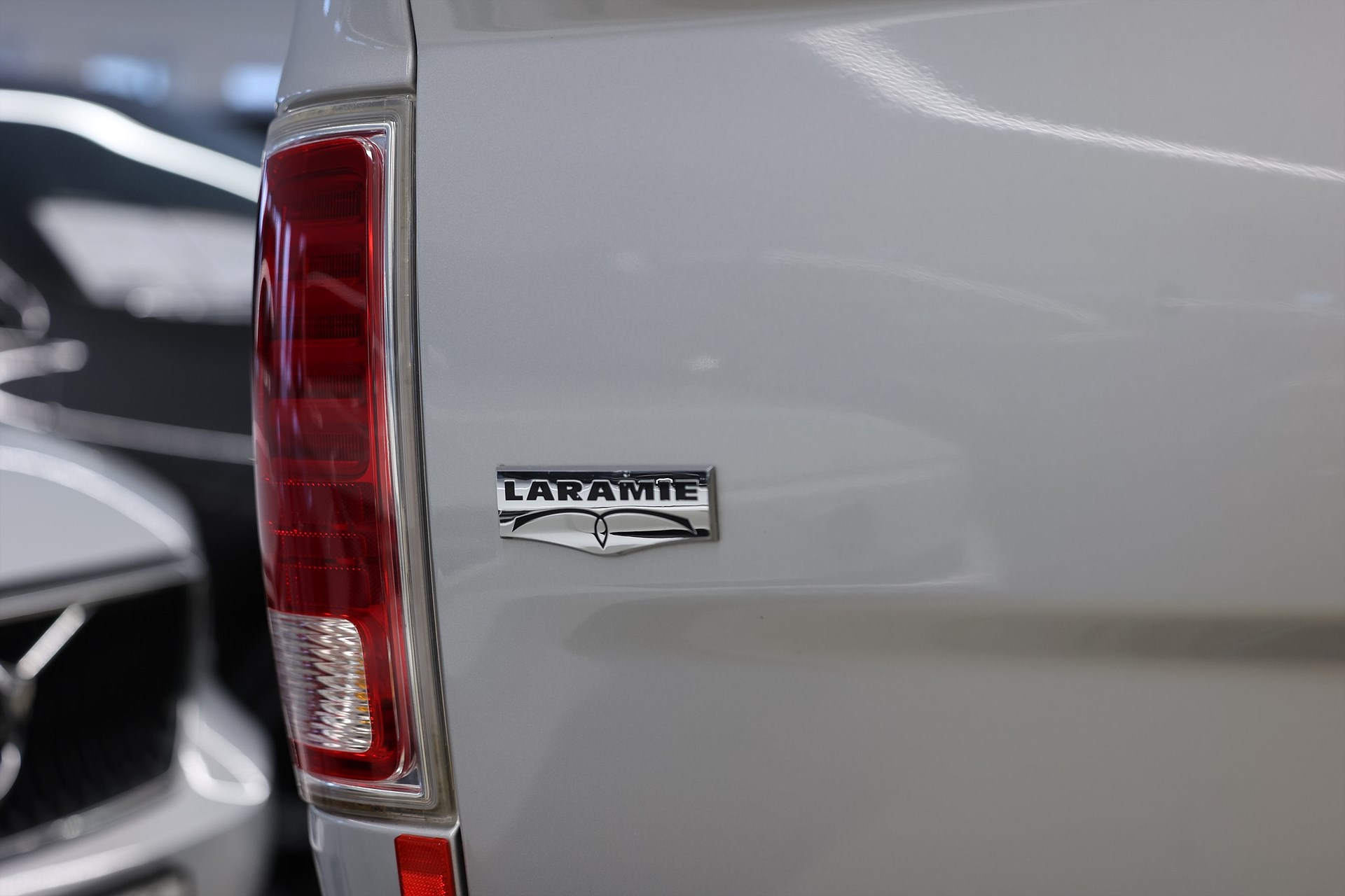 RAM 1500 Crew Cab 5.7 V8 4x4 Laramie Ram Box MOMS