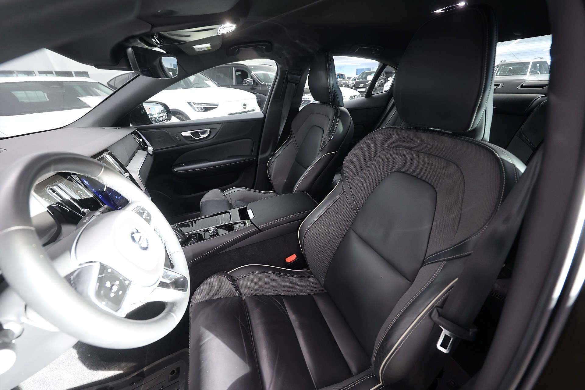 Volvo S60 Recharge T8 AWD 456hk R-Design H/K Drag