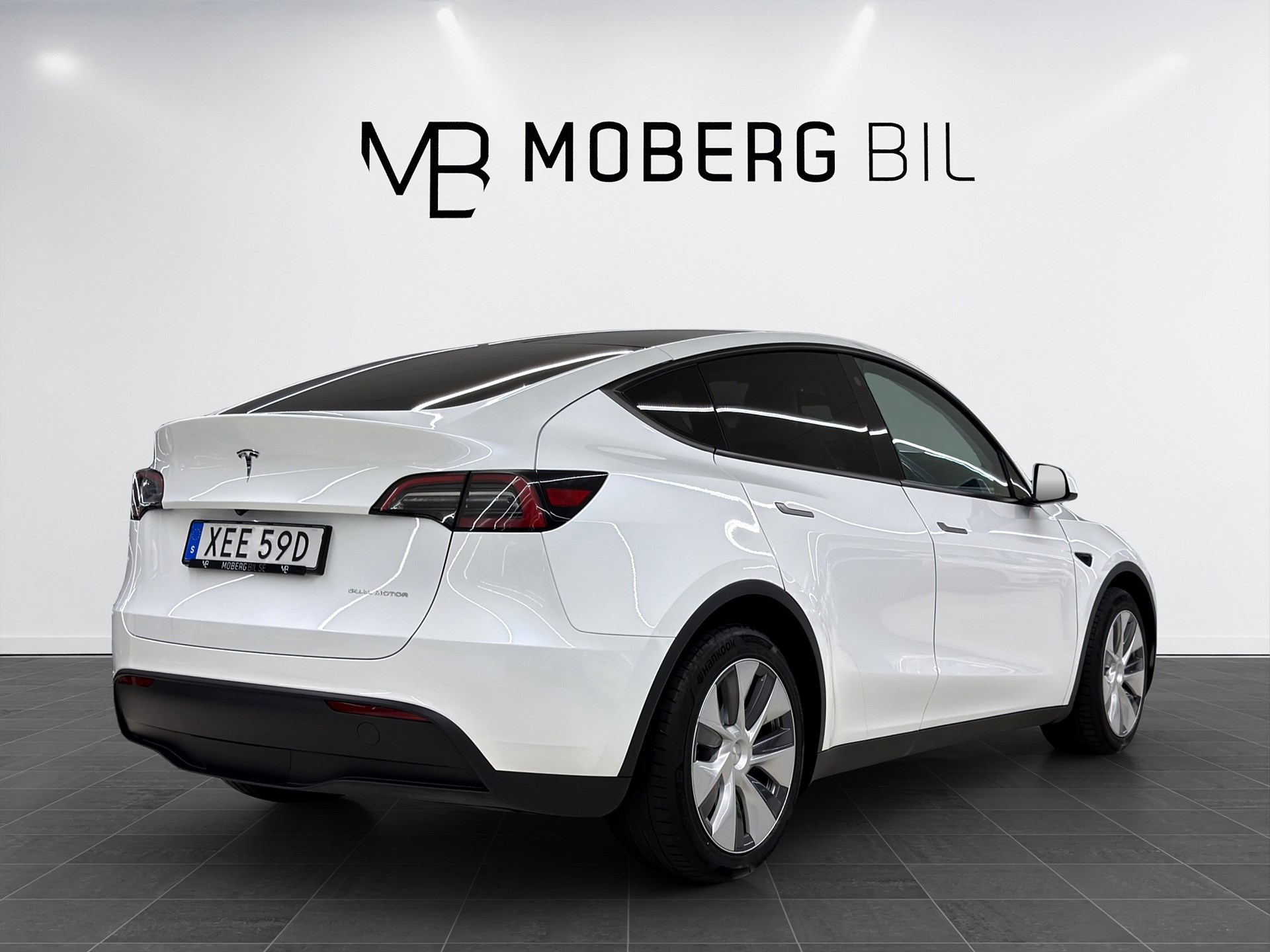 Tesla Model Y Long Range 514hk Pano Drag B-Kamera Läder MOMS