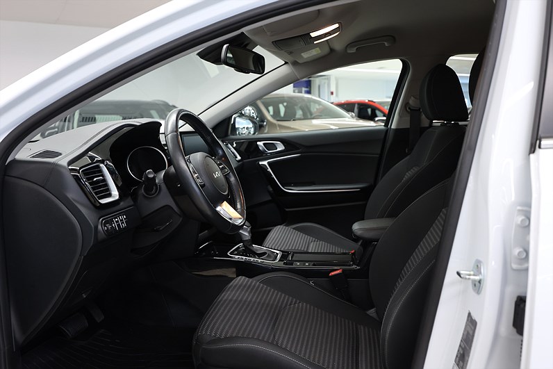 Kia Ceed SW Plug-in 141hk Advance B-kamera Keyless LED