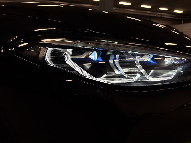 BMW M850i xDrive Kolfibertak B&W Laserlight, 360°, Navi 2020, svart – bild 14 av 27, begagnad hos Niber i Järfälla