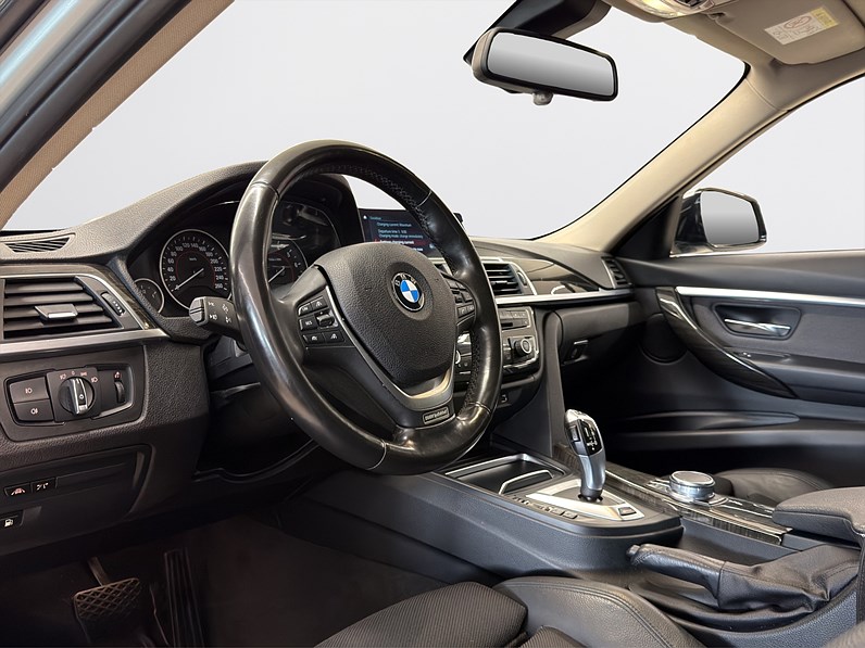 BMW 330e Sedan 252hk Sport Line Navi B-Kamera