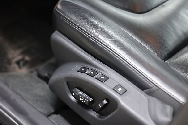 Volvo XC60 D4 AWD 181hk *Hjulkampanj!* Summum B-kamera Värmare