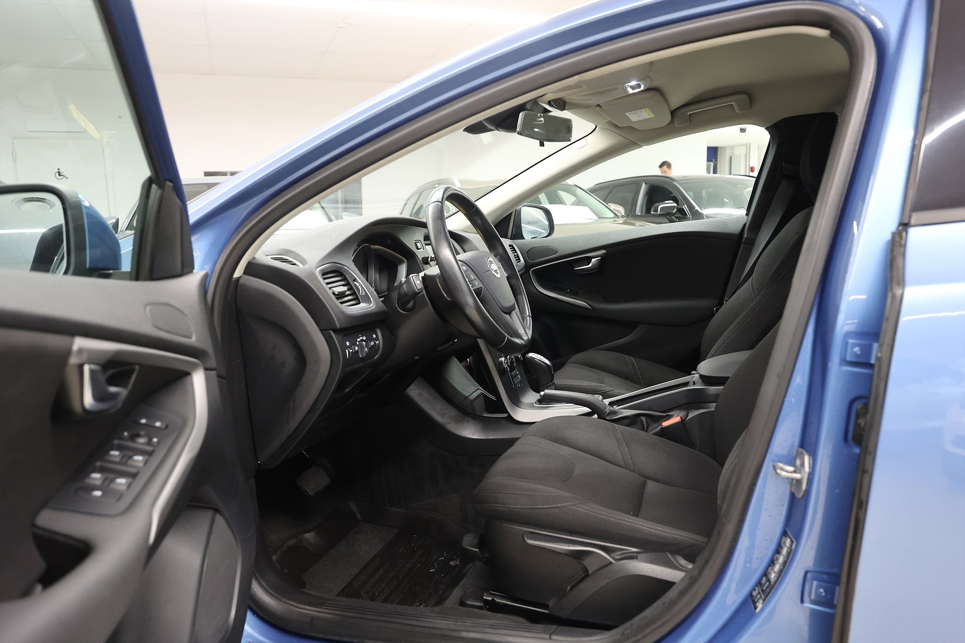 Volvo V40 D2 120hk *Hjulkampanj!* Kinetic Värmare PDC Farth