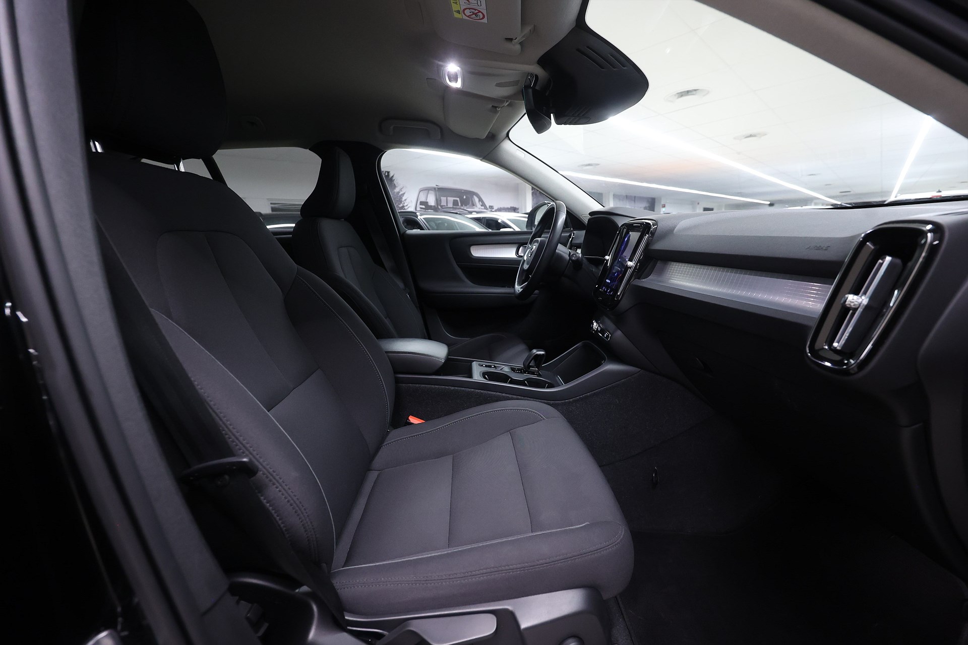 Volvo XC40 T4 Recharge 211hk *Hjulkampanj!* Momentum Värmare