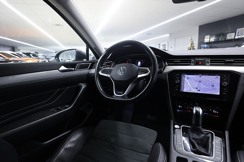 Volkswagen Passat SC 1.4 TSI 218hk *Hjulkampanj!* GTE Värmare Navi Drag MOMS