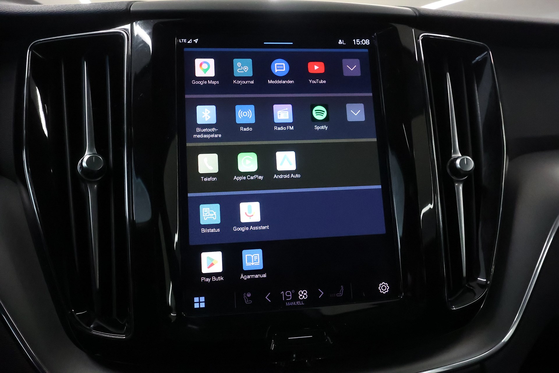 Volvo XC60 Recharge T6 AWD 350hk Core Pano Keyless Navi Drag