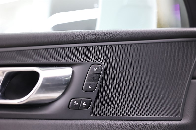 Volvo XC60 D4 190hk *Hjulkampanj!* Inscription B-kamera Navi Skinn