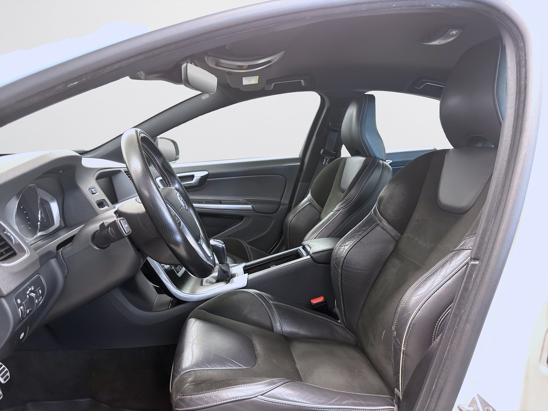Volvo S60 T3 152hk Helg på Moberg! R-Design Värmare PDC